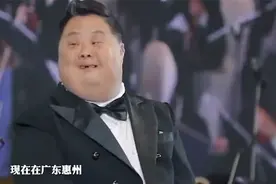 果然视频丨44岁“大孩子”舟舟父亲：“不是指挥家却是个奇迹”视频封面