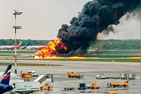 飞往上海的客机在起飞30秒后坠毁爆炸，55人遇难，惨烈，纪录片视频封面