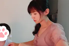 家里的灯都坏好久了，也没人管没人修，只能黑灯瞎火的吃饭了视频封面