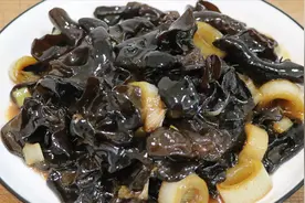 大厨教你葱烧木耳的做法，鲜香脆爽，多汁美味，比吃海参还过瘾视频封面