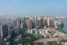 航拍广东罗定市，一个与广西交界的县级市，你觉得如何？