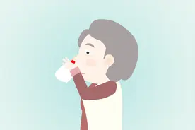 老年人突然流鼻血是怎么回事？可能是提醒身体其他器官出血的信号视频封面