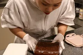新鲜的三文鱼卵巢开箱！论鱼籽的一万种吃法！视频封面