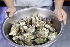 蚝油里真的有生蚝吗？梁师傅分享蚝油的提炼过程，看完真涨知识了视频封面
