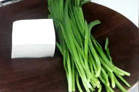 豆腐和韭菜这样做，我家一周吃8次，每次都要多吃两碗饭，太香了