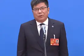 政协委员：中国护照的含金量越来越高，已与150个国家免签视频封面