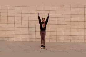 坚持了一个月的“膝下击掌”，我的大肚腩、大象腿真的不见了