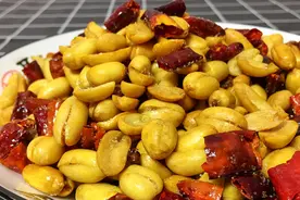 酒鬼花生自己在家做，学会不用再买着吃了，冷冻完再炸出锅嘎嘣脆视频封面