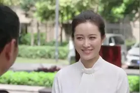 棒棒的幸福生活：老幺好心来还钱，被王剑说是骗子，真是太尴尬了视频封面