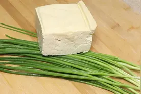 小葱拌豆腐好吃有窍门，教你正确做法，清爽开胃又解腻，吃着特香视频封面