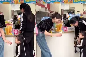 小女孩偷吃陌生姐姐的冰激凌，被发现后又续上一口，妈妈举动亮了视频封面