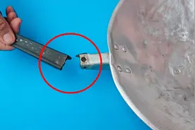 厨房里的铁锅把断了，不用急着买新的，修好很简单视频封面