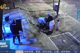 急！产妇凌晨在医院门前分娩，医护人员开辟“绿色通道”紧急救助视频封面