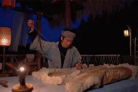 复原《天工开物》羊皮裘的制作技艺，将生羊皮成为裘衣的过程视频封面