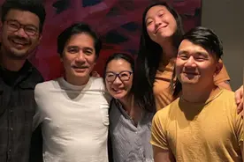 59岁梁朝伟近况曝光，满脸皱纹老态尽显，身材管理失败小肚腩明显视频封面