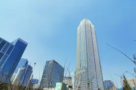 沈阳北站附近260米高建筑新地中心，到处摩天大楼构成CBD金融中心视频封面