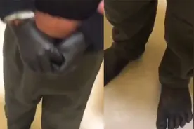 4岁熊孩子打翻墨水后手脚全染黑，父亲：看到时快气炸了