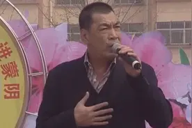 “大傻”成奎安演唱《上海滩》，歌曲婉转动听，永远的经典！