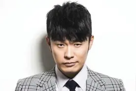 佩服！陈赫上海的豪宅曝光，仅一面鞋墙就能换一套房视频封面