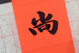 老寡妇终于嫁人了，村人写了副上联以为很牛，寡妇的下联更猛