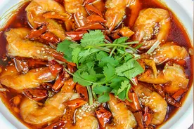 厨师长教你做香辣盆盆虾，虾肉鲜嫩味道足，红红火火的年夜饭视频封面