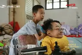 离婚后独自抚养弃婴，陌生大姐十年如一日的帮助她|好久不见视频封面