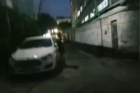 小伙吃了饭去散步路过了中山某个小巷，这里是农民工喜欢来的地方视频封面