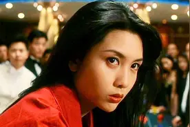 还记得性感女神邱淑贞吗？51岁素颜独自现身商场，身材发福像圆规视频封面