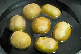 猕猴桃放进锅里煮一煮，原来这么神奇，作用拿钱也难买，简单实用视频封面