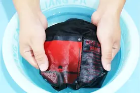 不管衣服霉斑多严重，教你自制清洁剂泡一泡，顽固霉斑搓一搓就掉视频封面