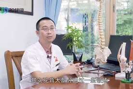 中医正骨，能不能治好驼背？医生说出2种解决办法 | 奇妙的中医