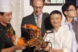 马云、任正非…商界大佬为何扎堆卸任？视频封面