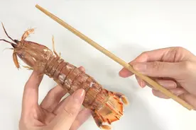 原来皮皮虾剥皮这么简单，一根筷子一撕就剥好，再也不怕扎嘴了视频封面