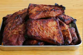 买了5斤猪颈肉在家腌酱肉，做成自制烤肉，鲜嫩好吃，做法又简单视频封面