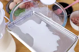 广式肠粉详细做法：自制米浆比例，劲道爽滑不粘盘，比买的更好吃视频封面