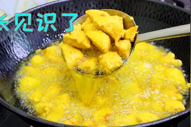把茄子丢进滚烫的油锅里面，出锅就是大硬菜，不得不佩服真是高手视频封面