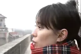 日本女演员登上西安城墙，感叹：太大了，日本找不到这么宽的道路视频封面