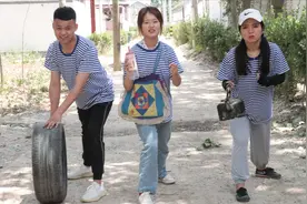 短剧：草莓和伙伴比赛马拉松，草莓带着妈妈的爱夺得第一，真厉害视频封面