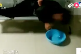 仨男子坐火车喝好几斤白酒，吸烟耍横大闹列车，还出言辱骂乘警！视频封面