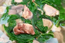 枸杞猪杂汤，枸杞根千万别扔，煮之前加上这一个步骤，汤更好喝！视频封面