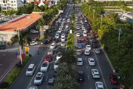 堵车有点严重，国庆黄金周，北海银滩景区的壮观美景视频封面