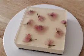 适合夏天吃的慕斯蛋糕，无需烤箱就能做，香甜细腻好看好吃