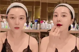 有颜任性！范冰冰出门不化妆素颜配大红唇，用牙刷刷眉毛超接地气视频封面
