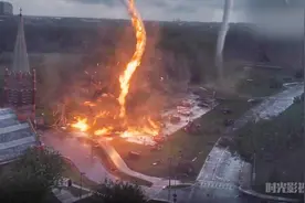 龙卷风来袭，网红还在旁边录像，正得意，下一刻他被卷飞视频封面