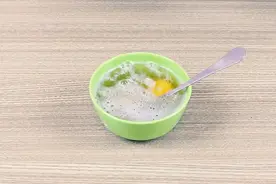 把生鸡蛋放入啤酒里，喝一杯效果太厉害了，男人要学会哦视频封面