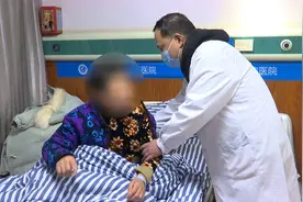 七旬老人频繁尿血以为患癌一直不敢就医，检查结果万万没想到视频封面