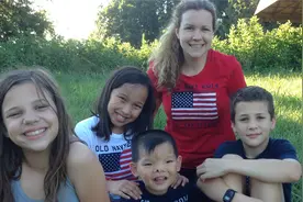 为什么美国人那么喜欢领养中国小孩？背后的3点原因视频封面