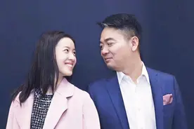 你对刘强东了解多少？娶“奶茶”之前还有一儿子，与前妻共创京东视频封面