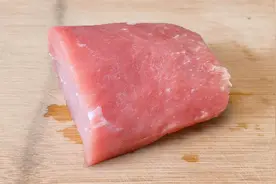 炒猪肉时，瘦肉发柴嚼不动？教你一招，像吃豆腐一样嫩滑，太香了