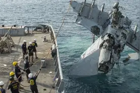 美战机坠落南海后，现场视频曝光，中国要抢着捞？赵立坚亮出答案视频封面